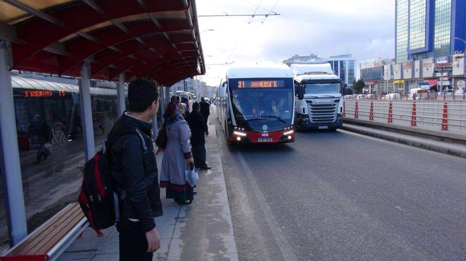Malatya'da Trambüs'ün elektrik telleri ile irtibatını sağlayan demir parçası 15