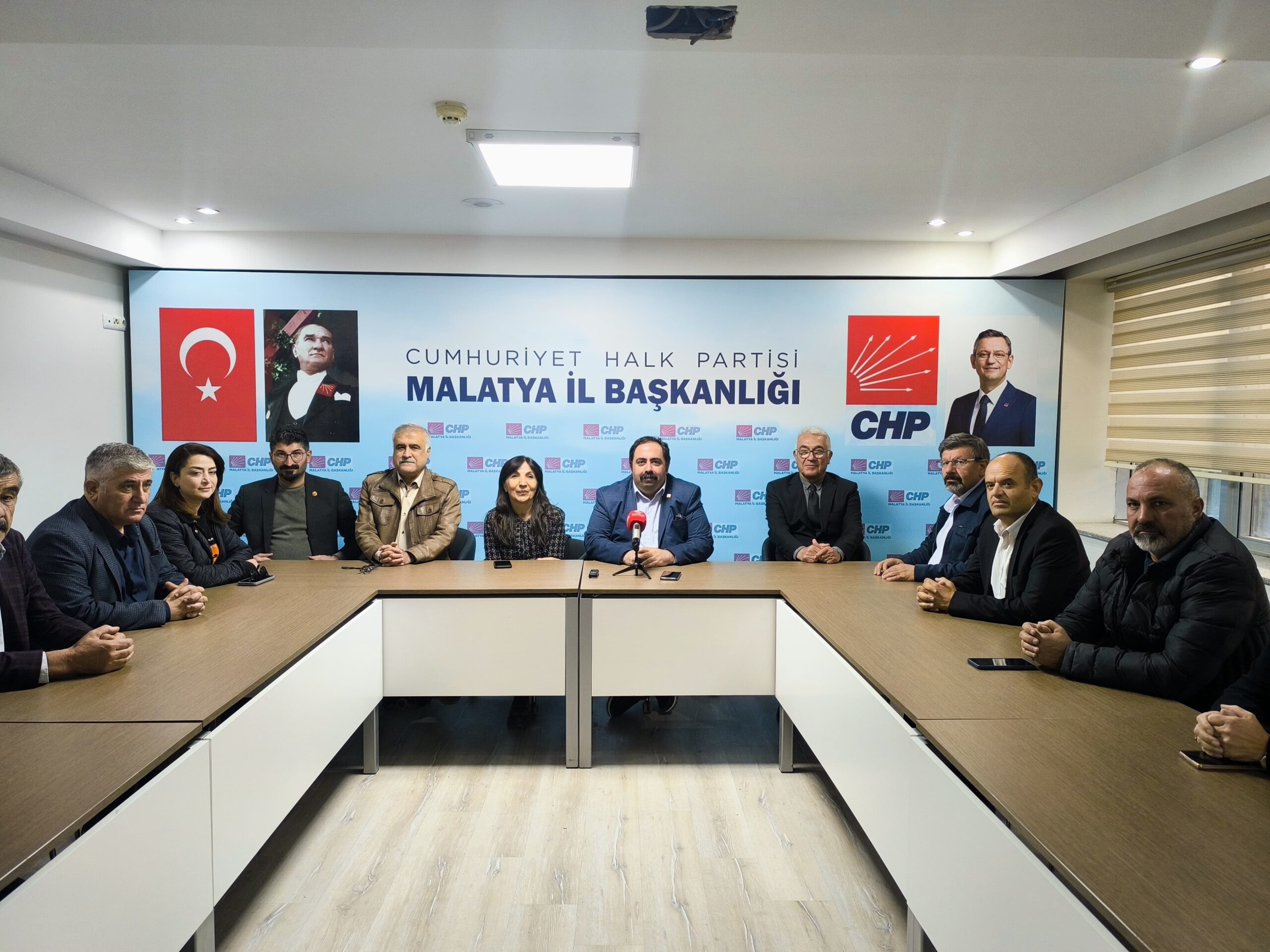 CHP Malatya İl Başkanı Barış Yıldız ve teknik komisyon üyeleri,