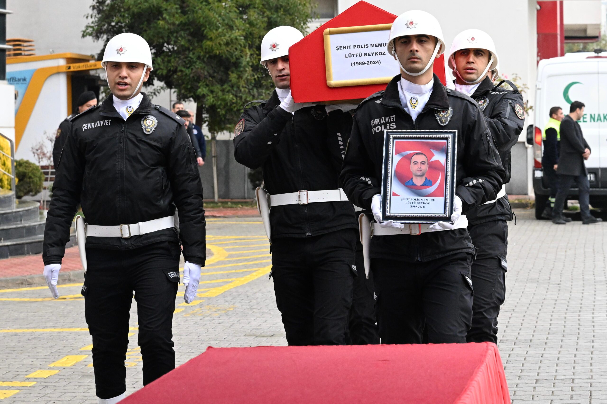 Memleketi Malatya'da şehit olan polis memuru Lütfü Beykoz son yolculuğuna