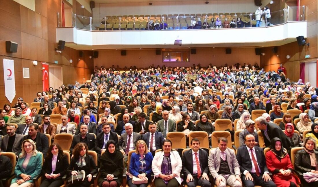 Malatya'da sezaryen doğumun artmasının dezavantajları ve normal doğumun faydaları anlatıldı.