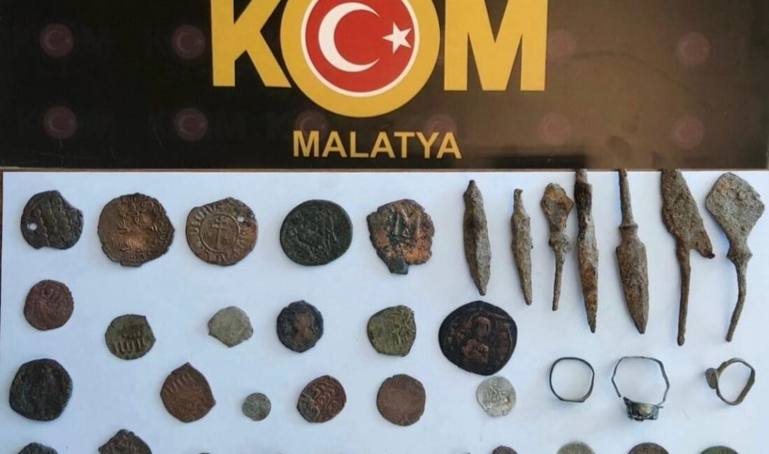 Malatya KOM Şube Müdürlüğü bir araçta yaptıkları incelemede çok sayıda