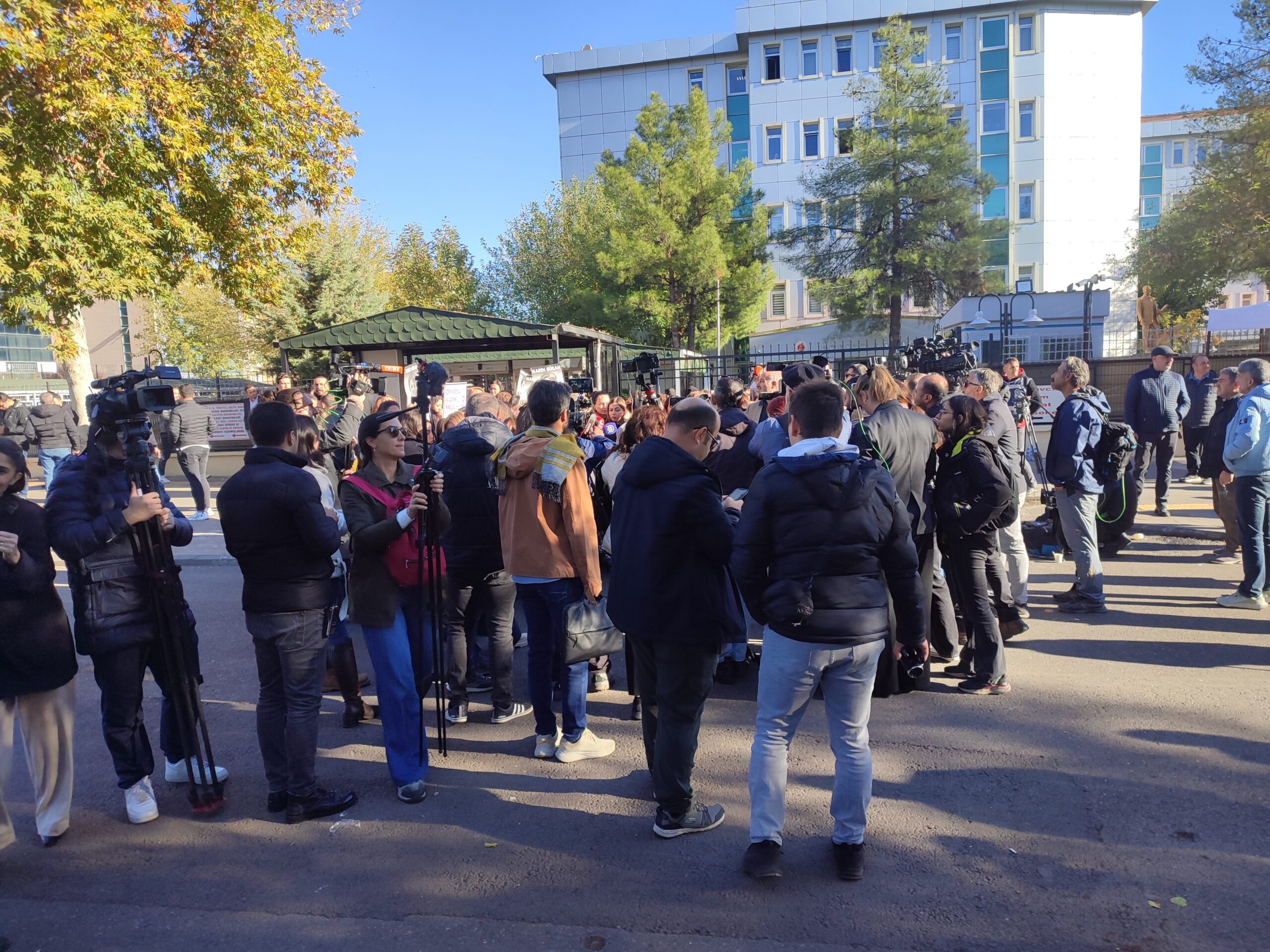 Diyarbakır ilçesi Bağlar Mahallesi'nde cinayete kurban giden Narin Güran'ın davası