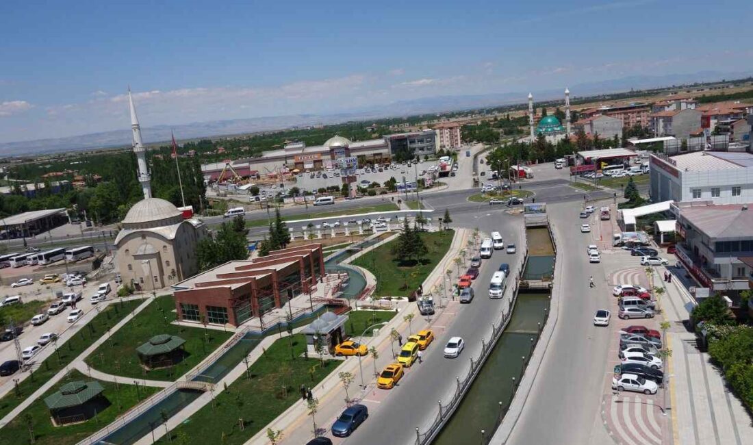 Yeşilyurt İlçesine bağlı Bostanbaşı Mahallesi'nde kavşak bakım onarım faliyetinden dolayı
