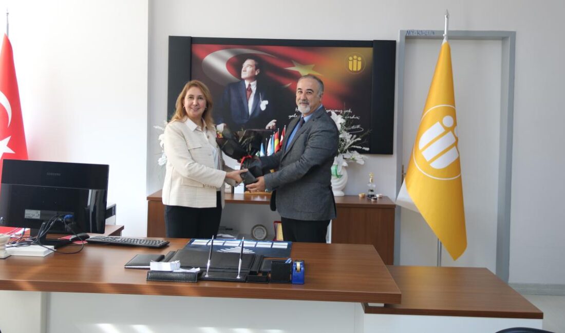 İnönü Üniversitesi Eczacılık Fakültesi Dekanlığı’na Prof. Dr. Emine Şalva, getirildi.