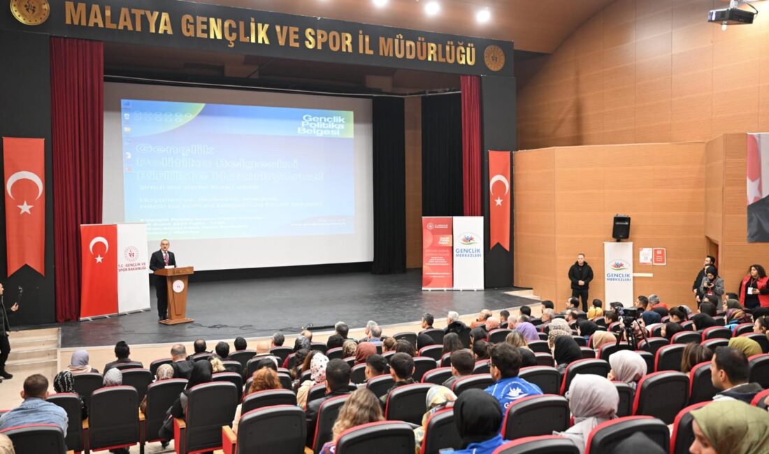 Malatya'da Genç Vizyon Çalıştayı düzenlendi. Çalıştay da Malatya Valisi Seddar