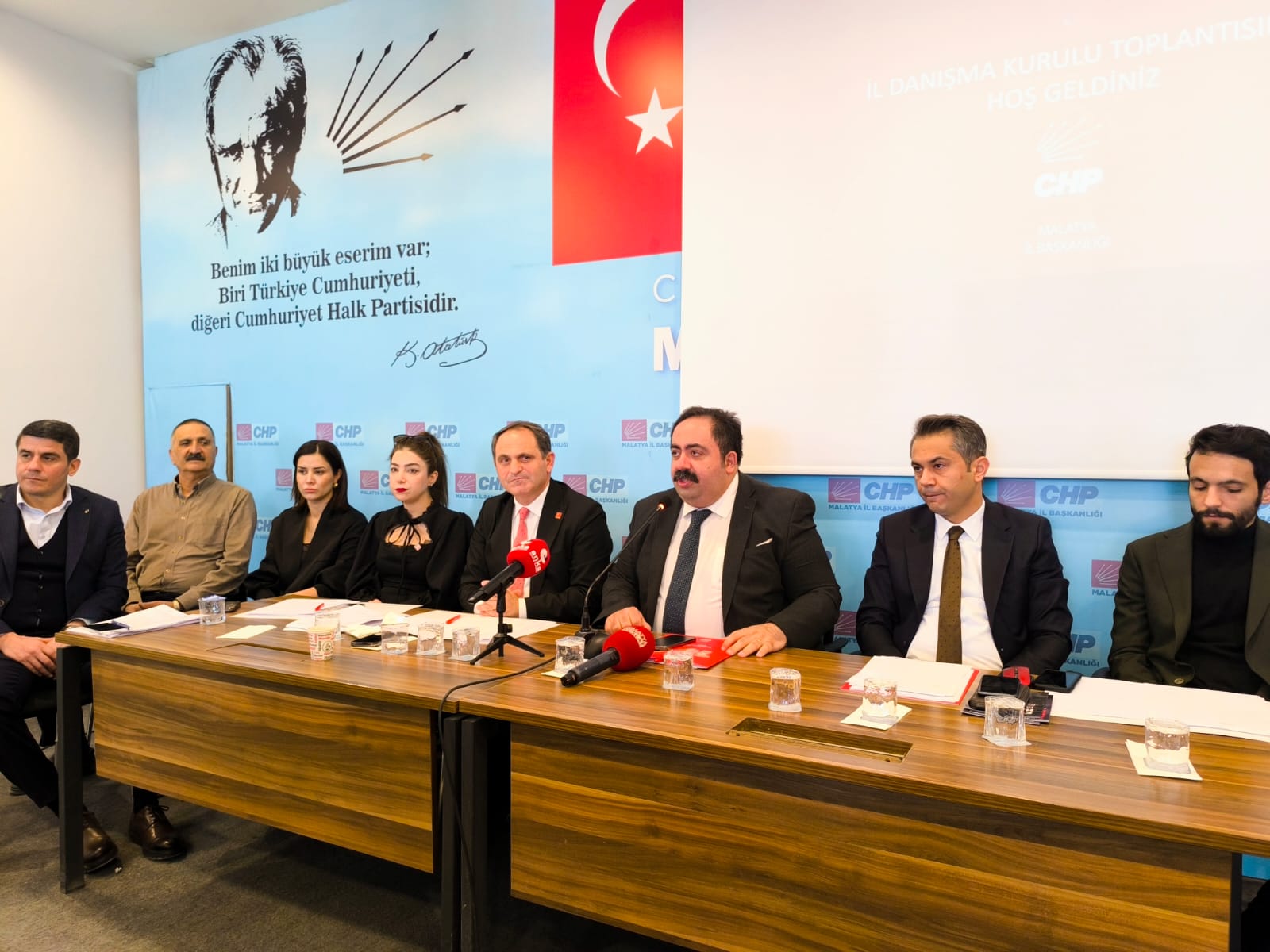 CHP Malatya İl Başkanı Barış Yıldız yaptığı basın açıklamasında hem