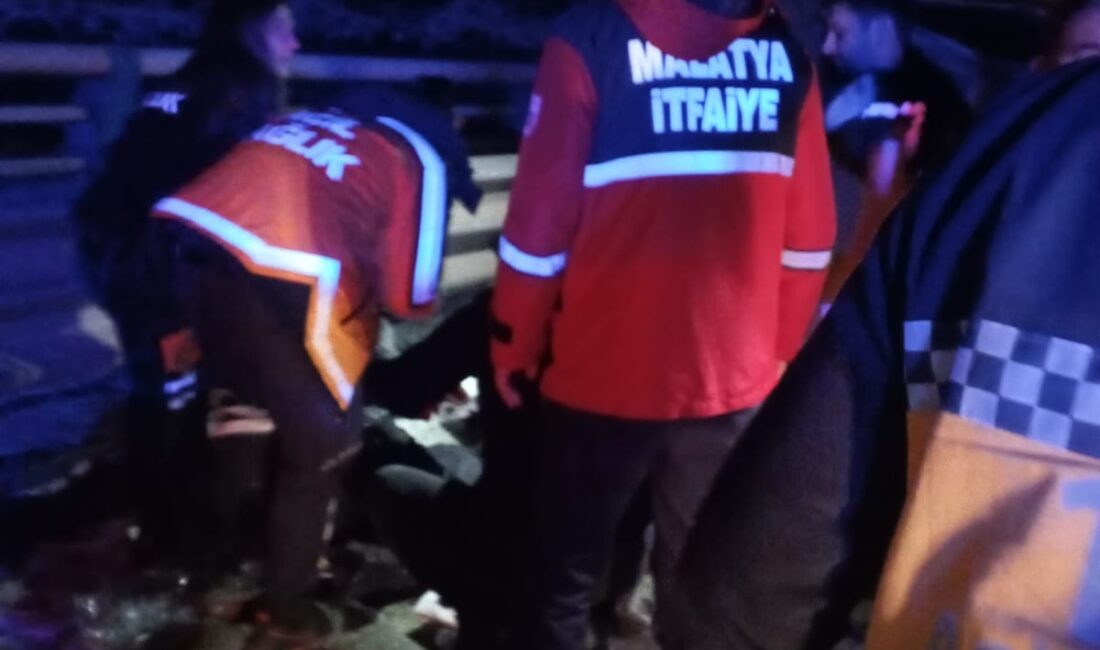 Malatya'nın Hekimhan İlçesinde meydana gelen kazada 3 kişi yaralandı.