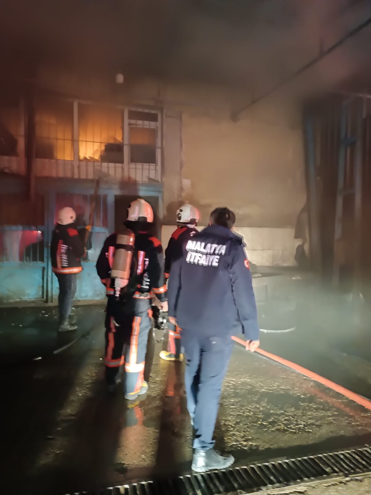 Malatya'da Küçük Sanayi sitesinde yangın meydana geldi.