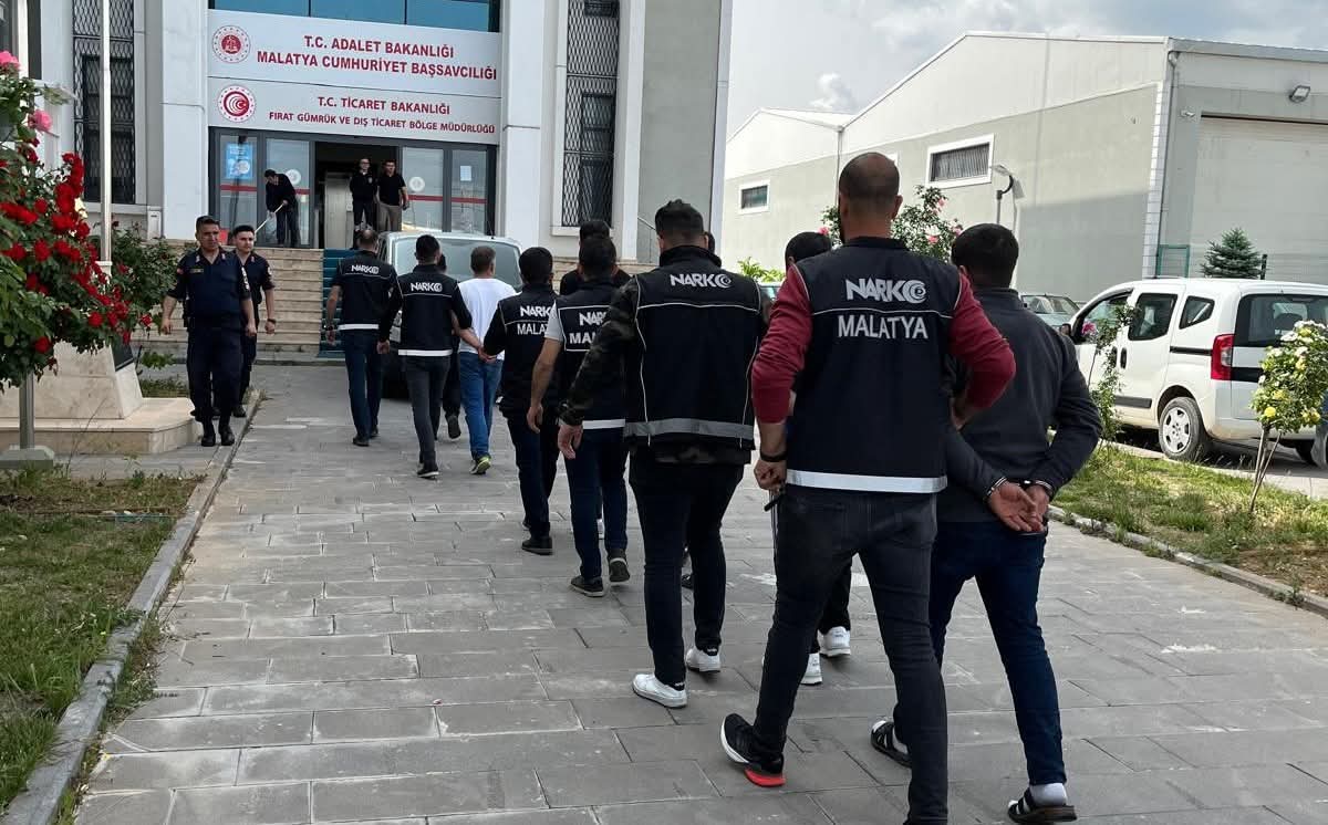 Malatya Narkotik Ekipleri zehir taciri olarak tabir edilen uyuşturucu satıcılarına