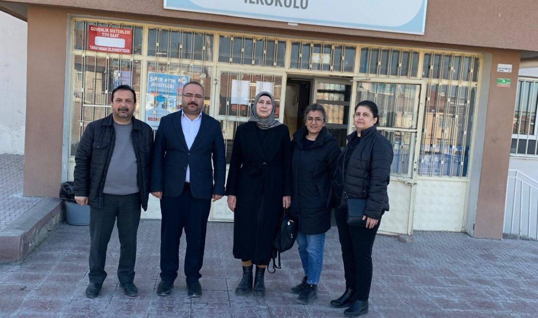 Sakarya'da görev yapan bir öğretmen büyük gayret göstererek Malatyalı öğrenciler