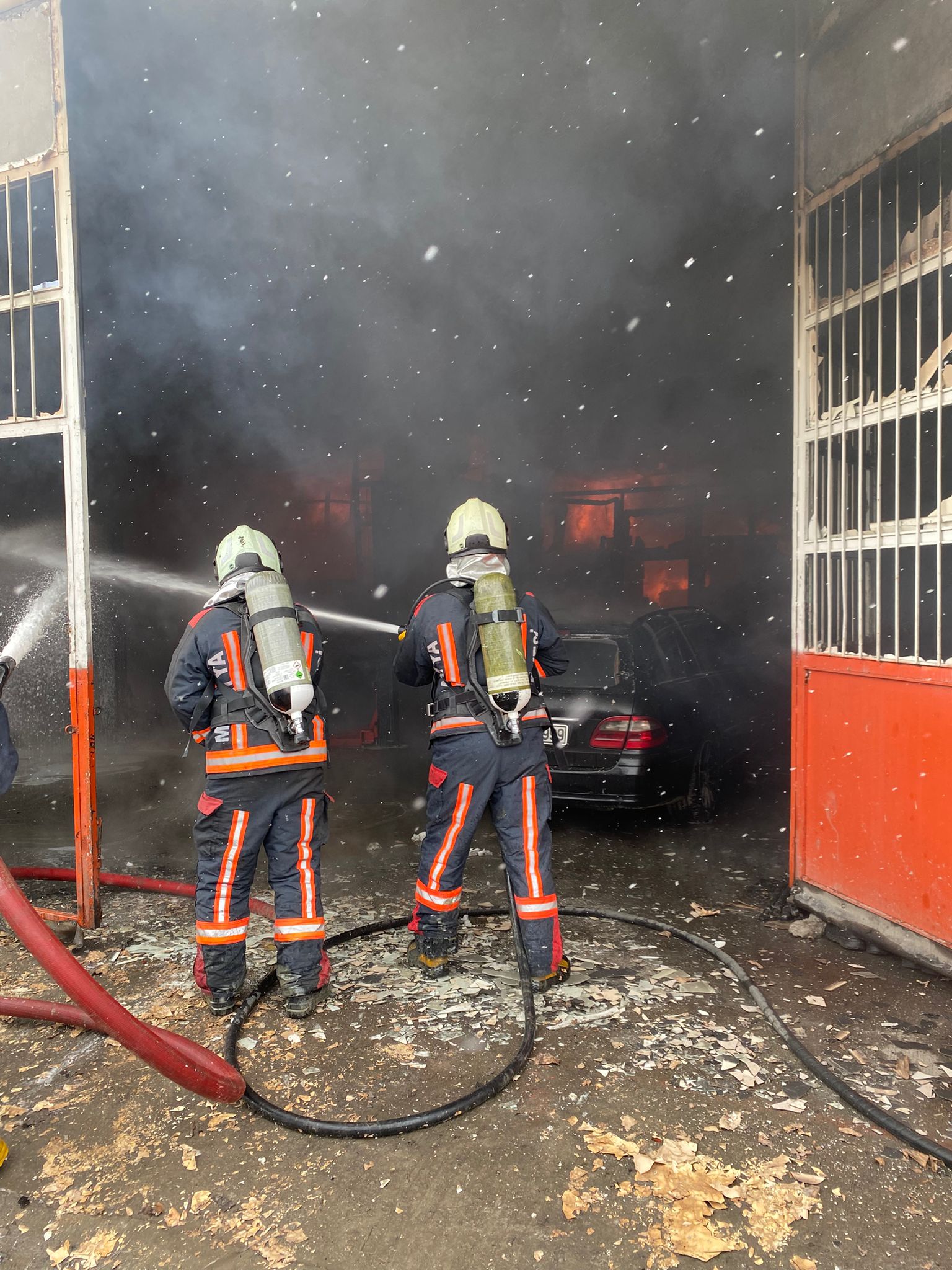 Malatya'nın Yeşilyurt ilçesi Özsan Sanayi Sitesi'nde yangın meydana geldi. 28