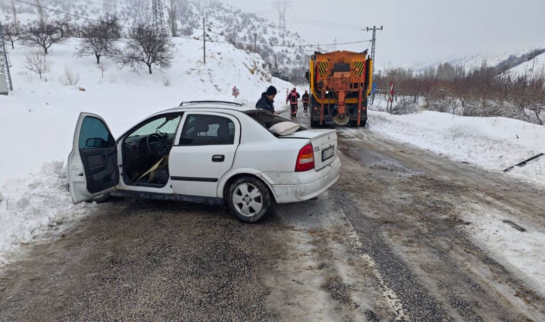 Malatya'nın Hekimhan İlçesinde kar küreme kamyonuna çarpan otomobilde bulunan yolcu