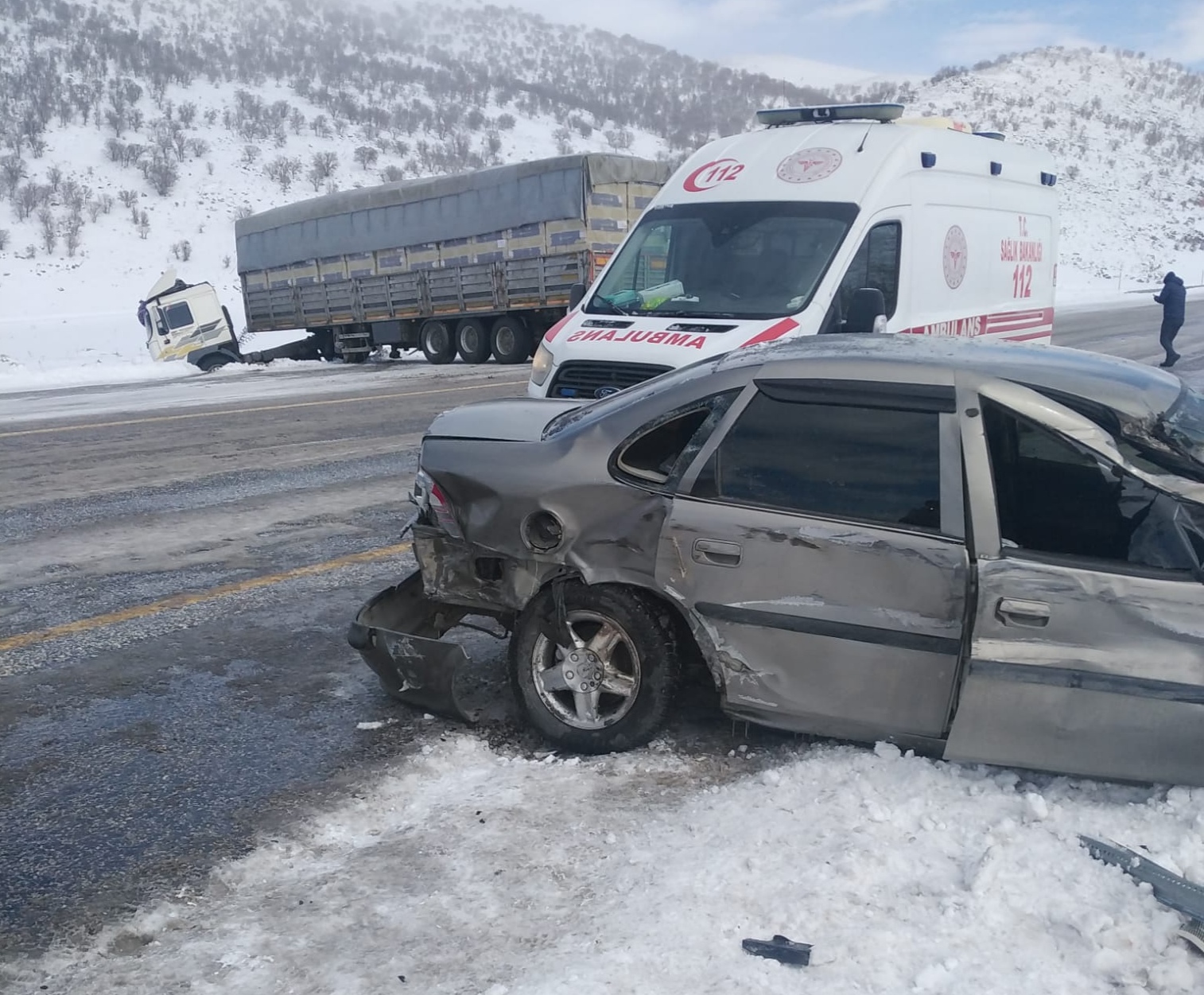 Malatya'nın Doğanşehir ilçesinde sabah saatlerinde meydana gelen trafik kazasında 2