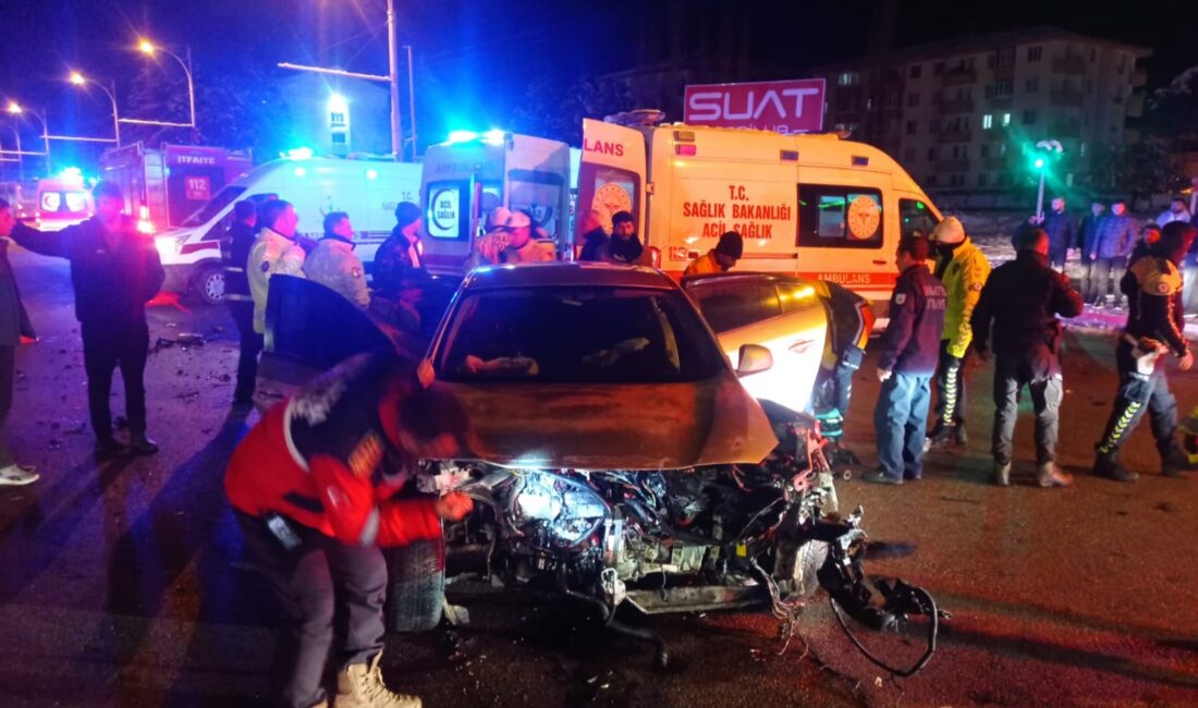 Malatya'nın Yeşilyurt İlçesinde meydana gelen kazada 5 kişi yaralandı.