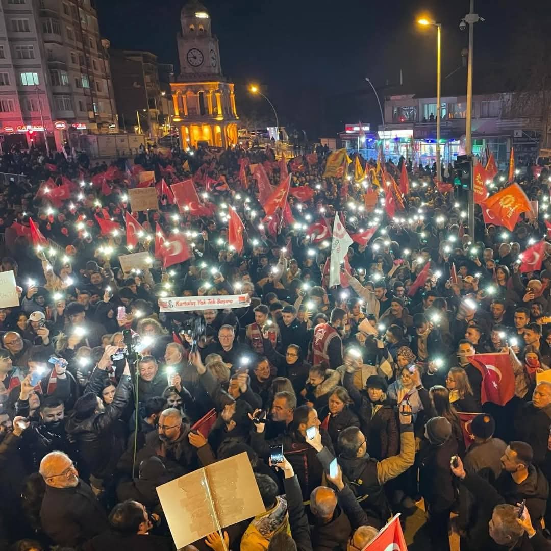 Cumhuriyet Halk Partisi'nin Malatya İl Örgütü'nün demokrasi mitingine yüzlerce vatandaş