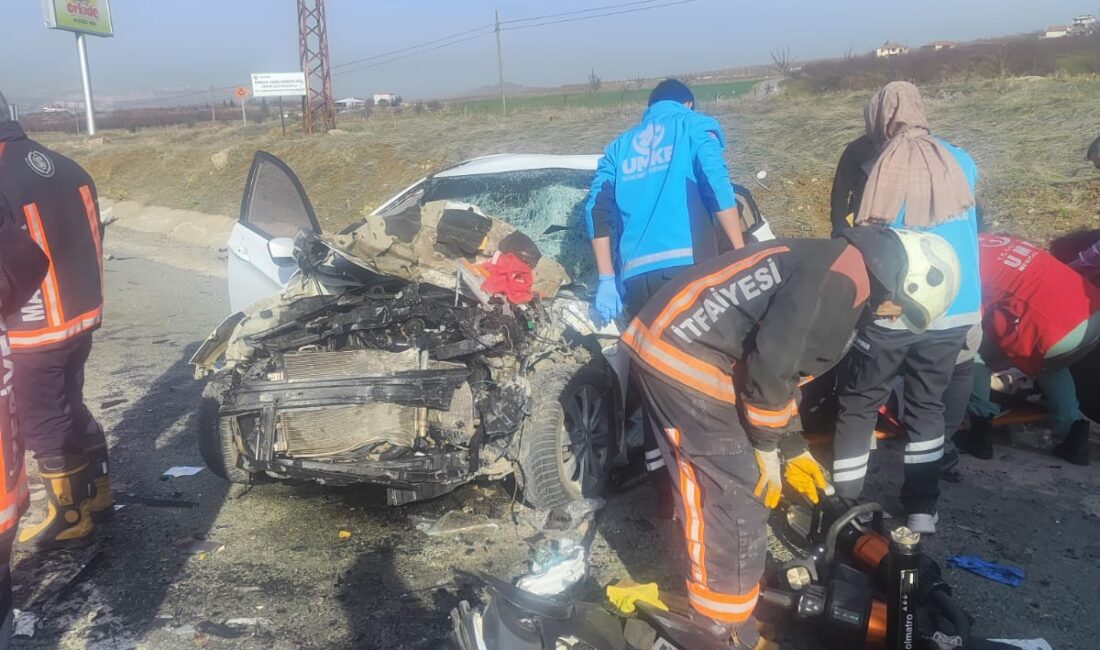 Pütürge yol ayrımında meydana gelen kazada 3 kişi yaralandı 1