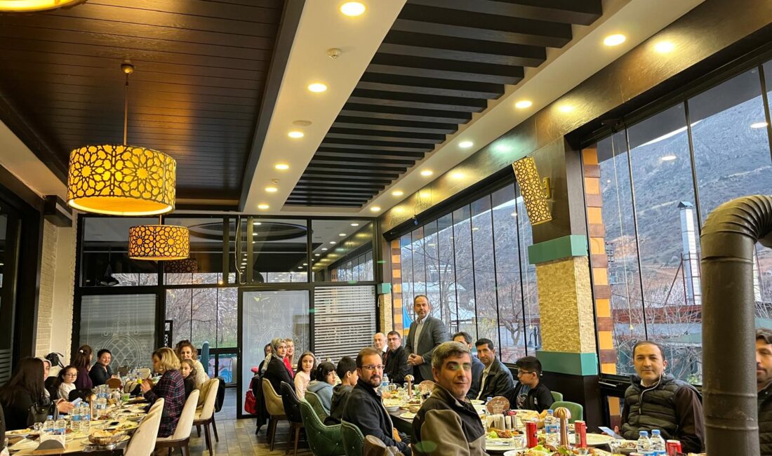 Malatya EKSEN Eğitim Sendikası, üyeleriyle iftar programında bir araya geldi.