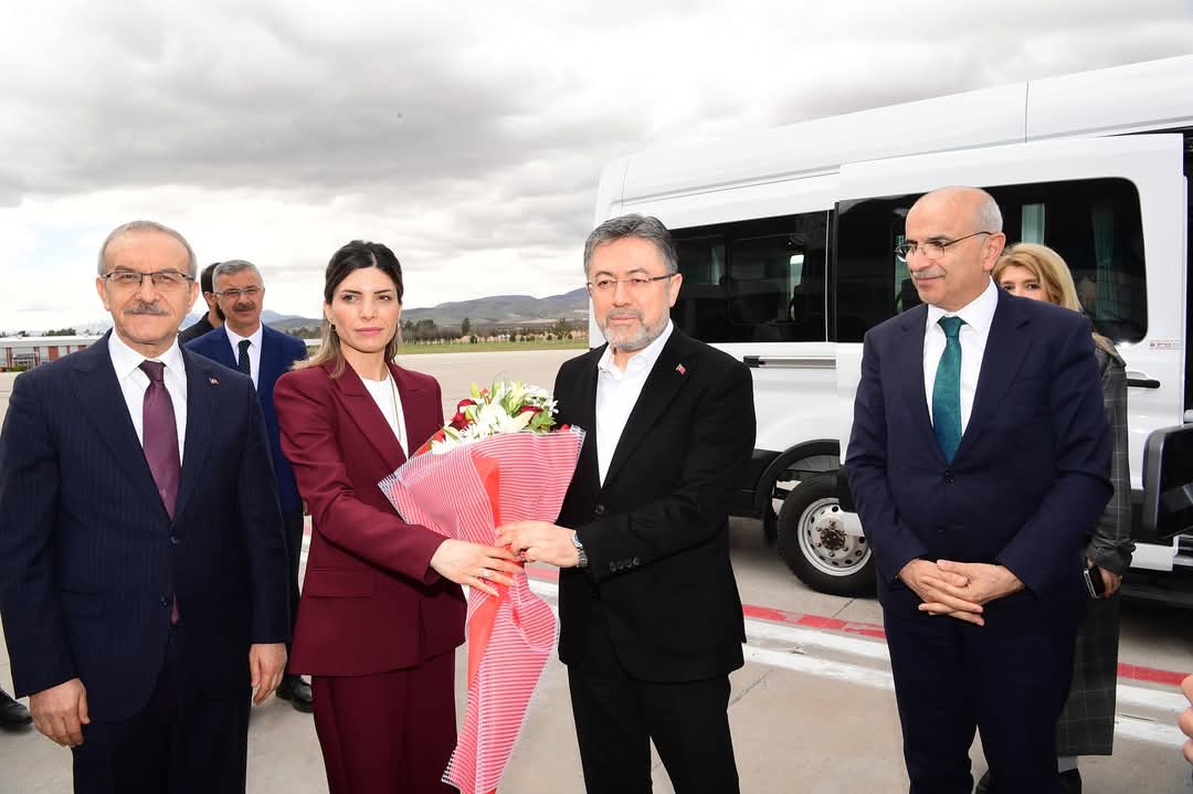 Tarım ve Hayvancılık Bakanı İbrahim Yumaklı, don felaketinden etkilenen Malatya'da