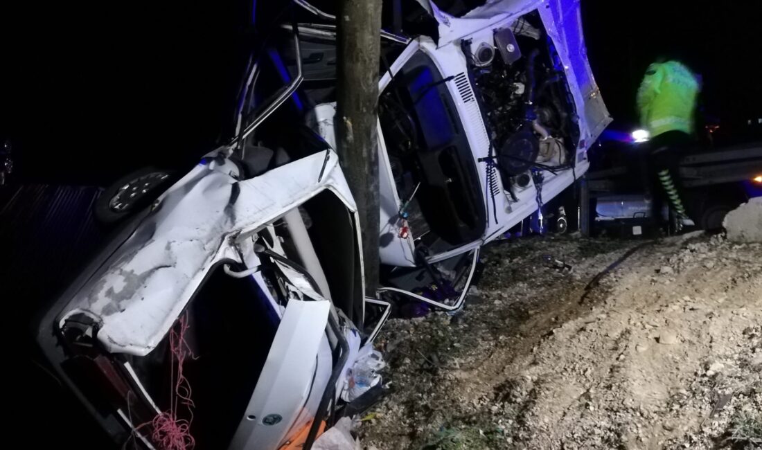 Darende ilçesi Aşağıulupınar Mahallesinde hurdaya dönen otomobilde 1 kişi öldü