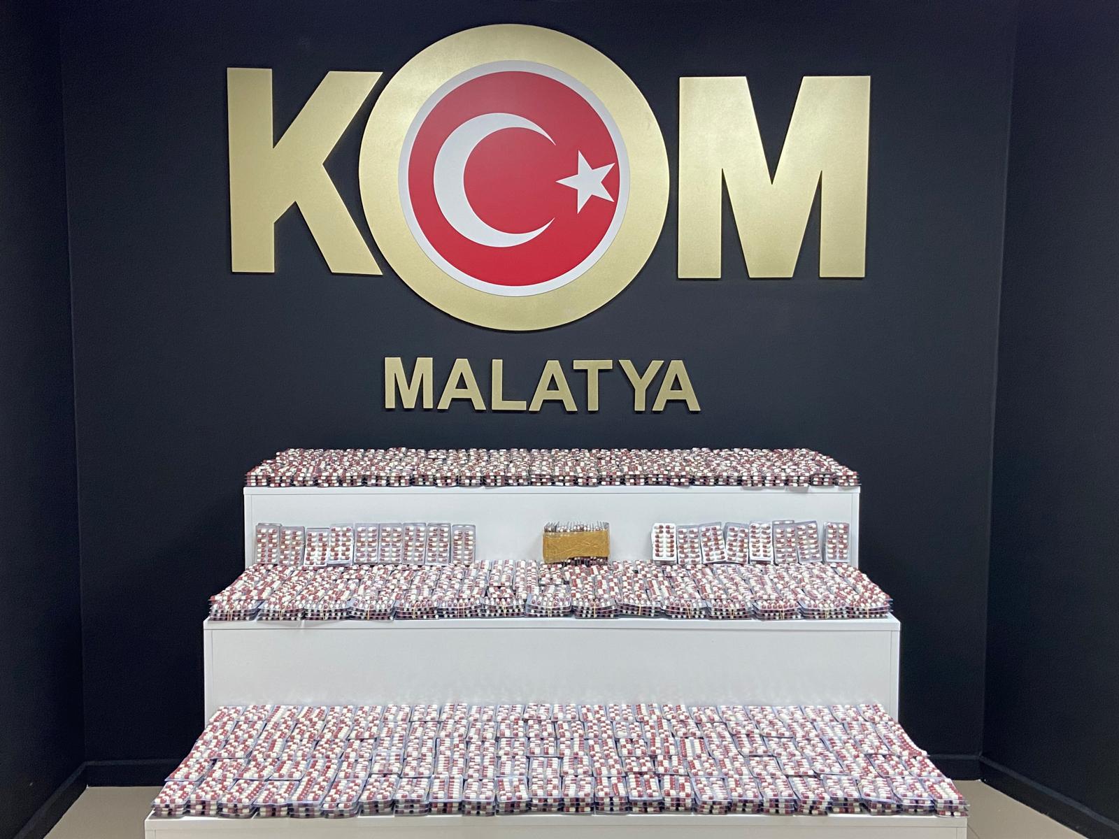 Malatya'da torbacılar yakalandı, 21 binin üzerinde uyuşturucu madde ele geçirildi.