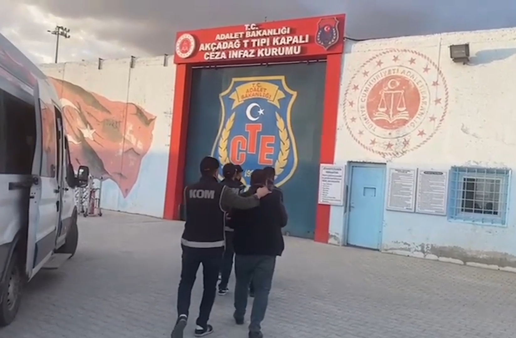 Malatya Emniyet Müdürlüğü şehirde tefecilik yapıp zorla senet imzalatan 3