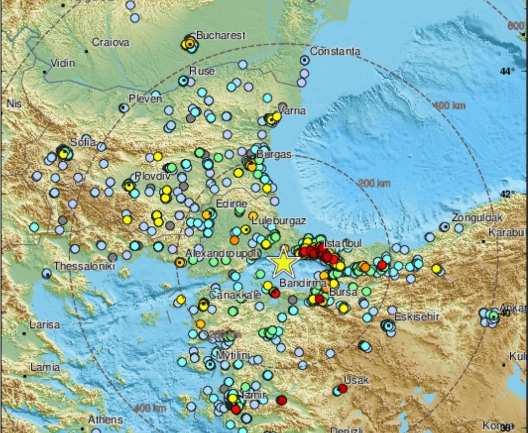 İstanbullular yaşanan deprem sonrası uzmanlardan gelecek açıklamaları merak ediyor. İşte