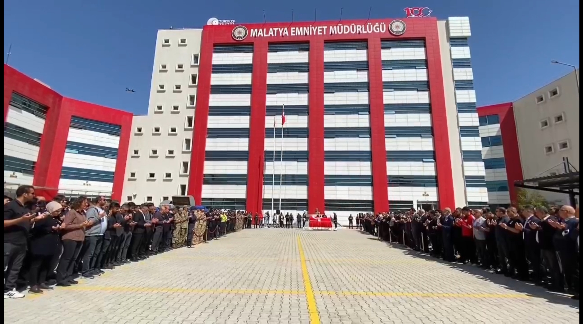Geçtiğimiz günlerde kalp krizi geçiren Komiser Göksel Özay son yolculuğuna