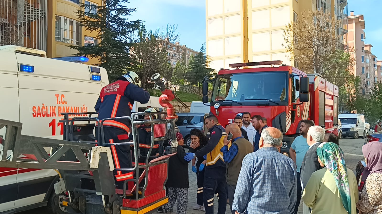 Malatya Yavuz Selim mahallesi TOKİ konutlarında yangın meydana geldi.