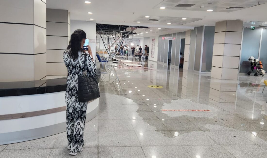 Malatya'da sağanak yağış hastanenin tavanından içerisine su akmasına neden oldu.