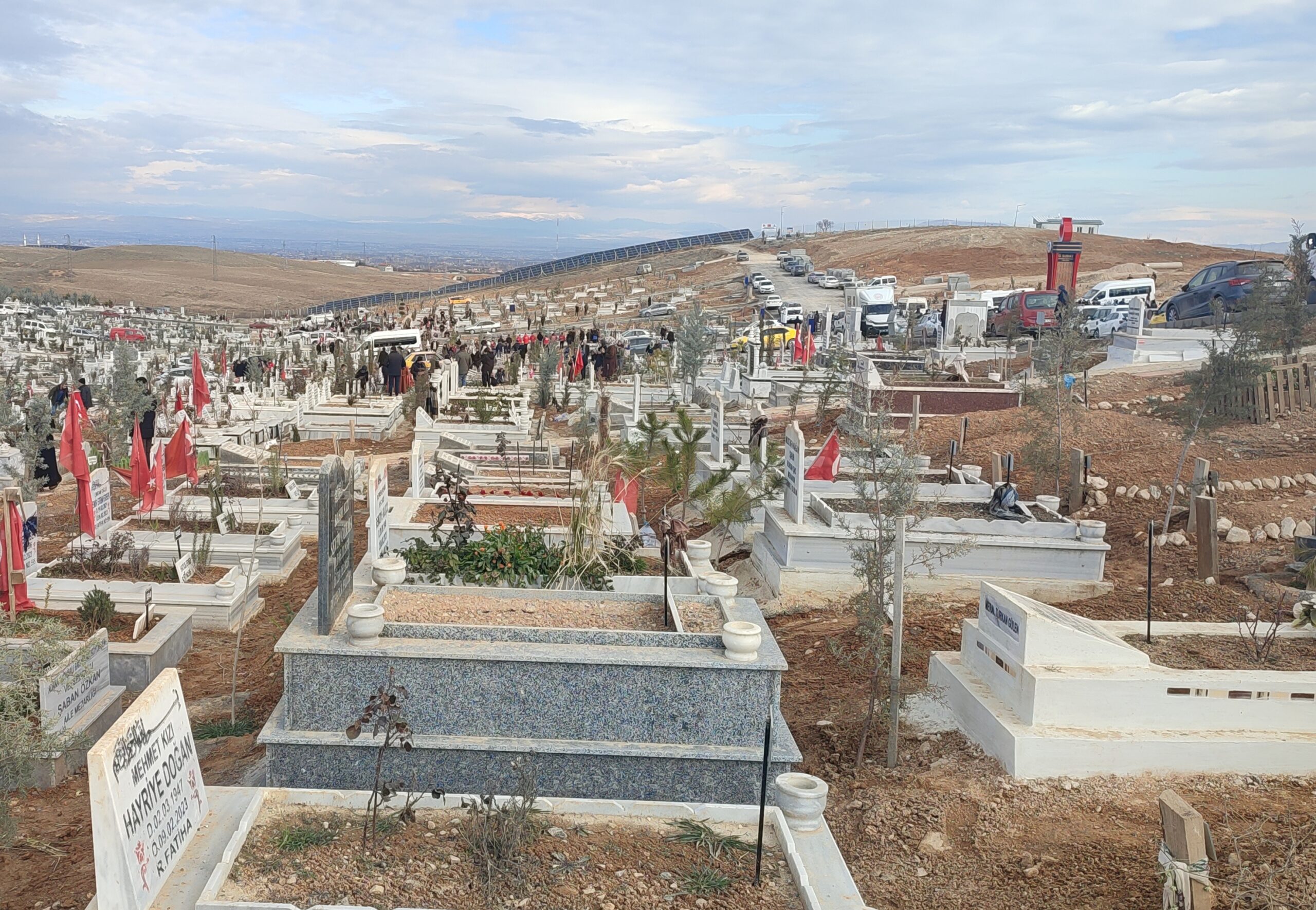 Malatya şehir mezarlığında husumetli akrabalar birbirine girdi. Selçuk Uçar isimli
