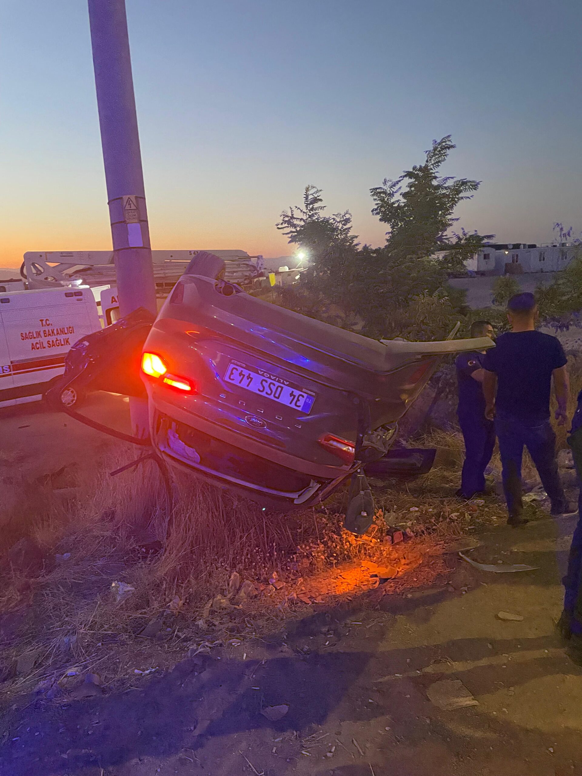 Malatya'nın Yeşilyurt ilçesinde meydana gelen kazada 3 kişi yaralandı. 
