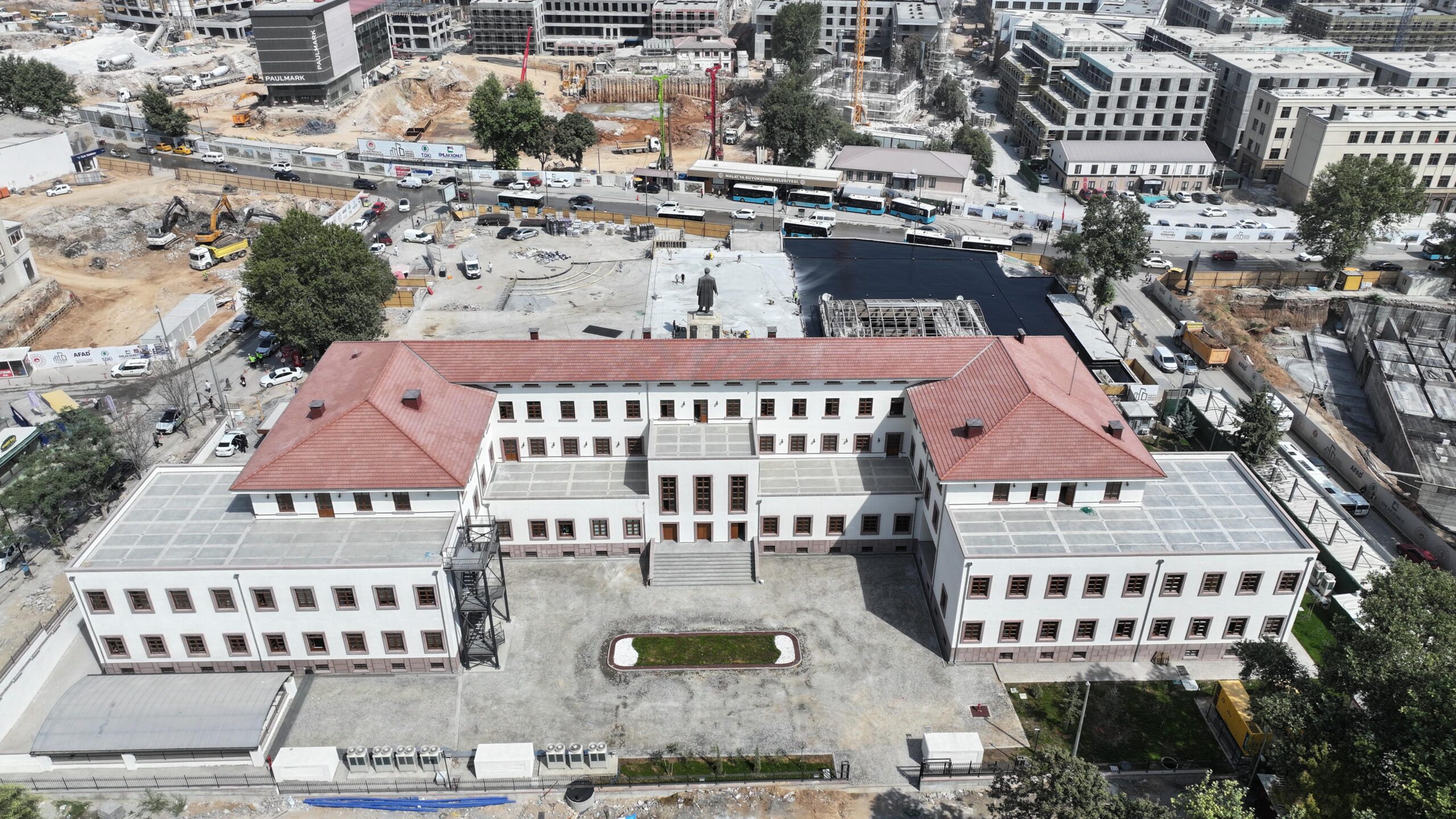 Malatya valilik binası aslına uygun şekilde yapılıp hizmete girdi.