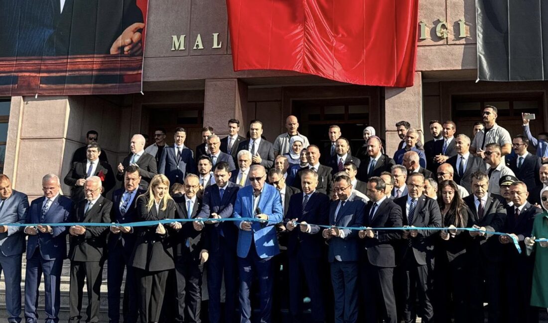 Cumhurbaşkanı Recep Tayyip Erdoğan yapımı tamamlanan Malatya Valiliğinin açılışını yaptı.