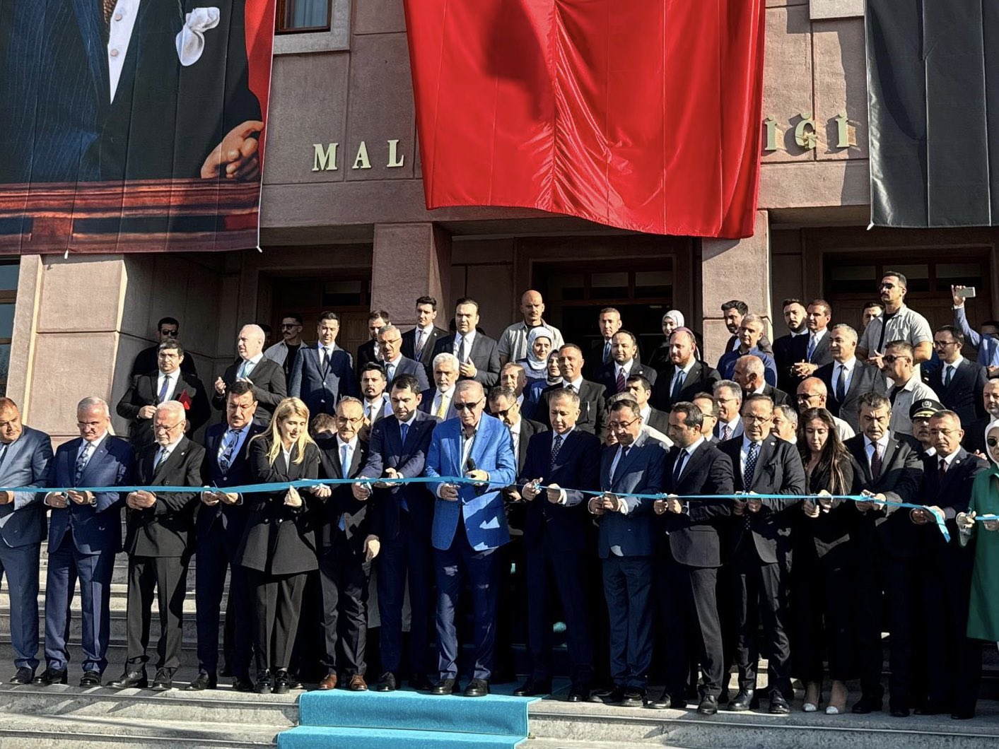 Cumhurbaşkanı Recep Tayyip Erdoğan yapımı tamamlanan Malatya Valiliğinin açılışını yaptı.