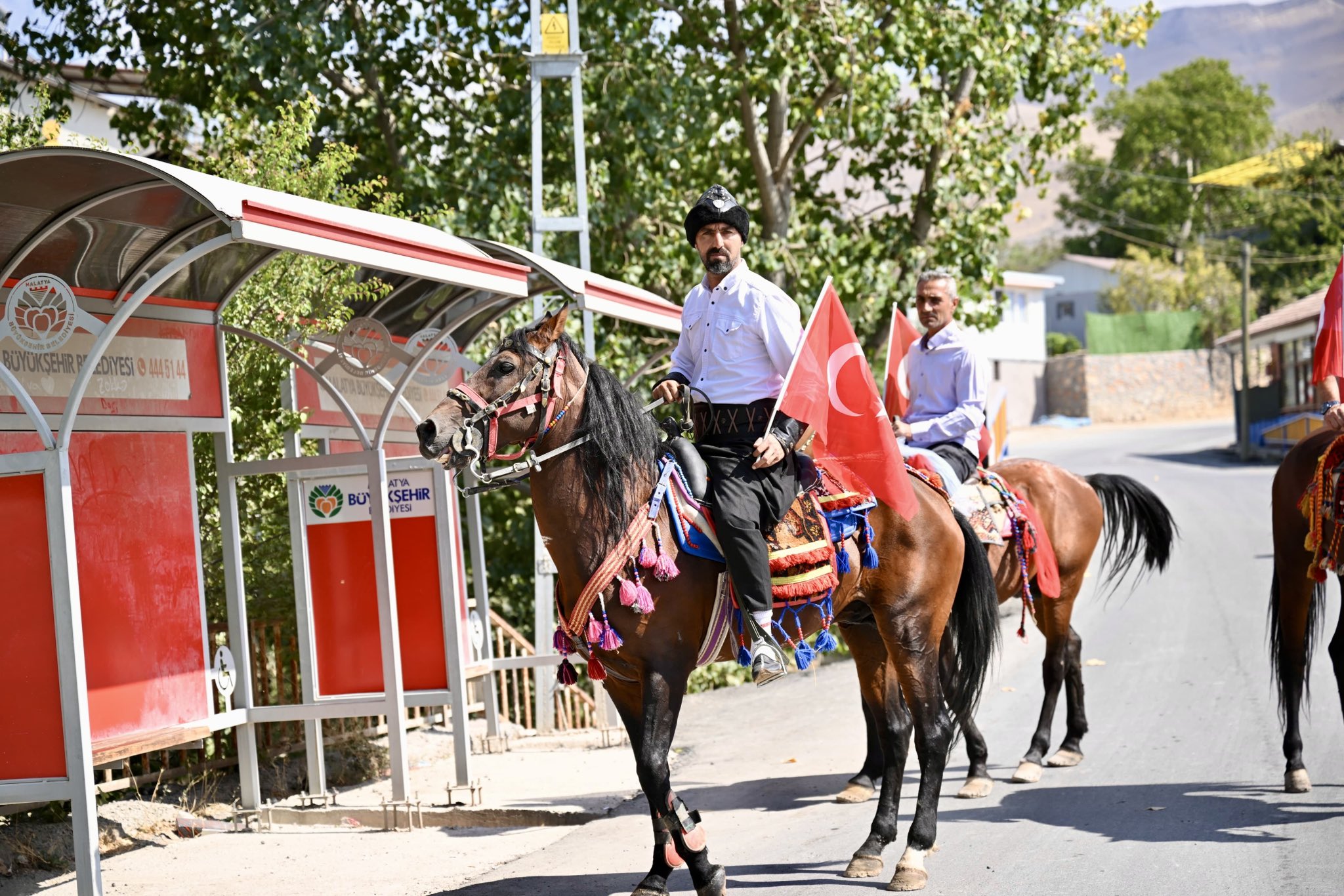 Gaziantep'te düzenlenen Geleneksel Rahvan At Yarışı'nda Malatyalı jokey ve atı
