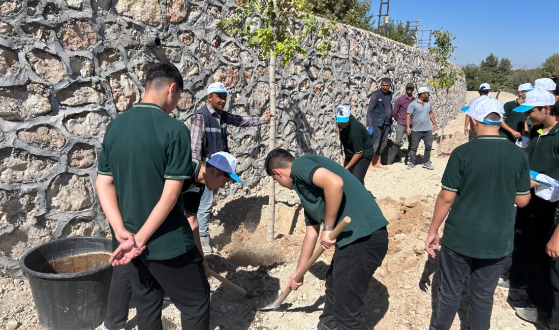Battalgazi Belediyesi, Malatya’nın fethi yıl dönümü dolayısıyla düzenlediği etkinlikte öğrencilerle