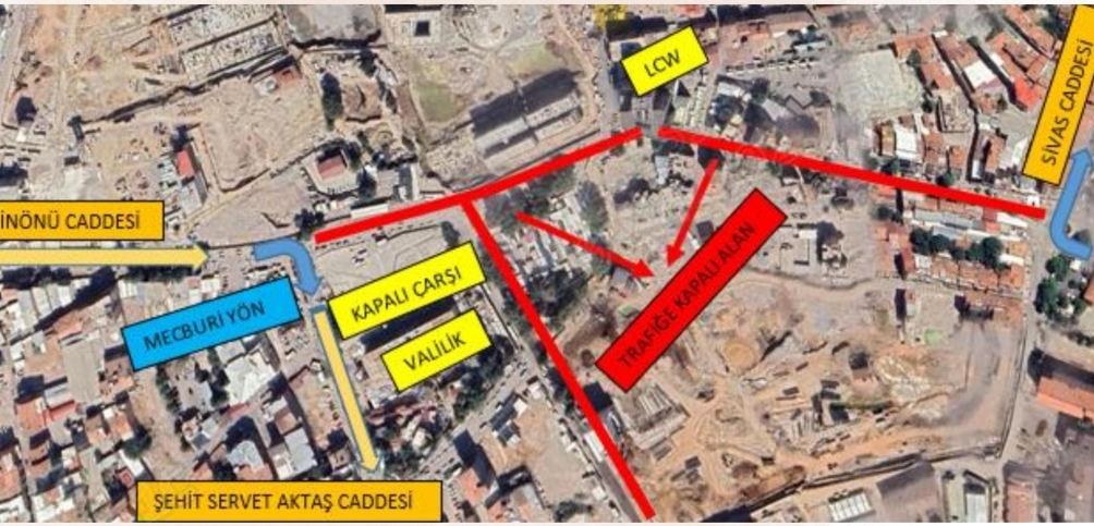 TOKİ altyapı çalışmaları nedeniyle Kışla Caddesi trafiğe kapatıldı.